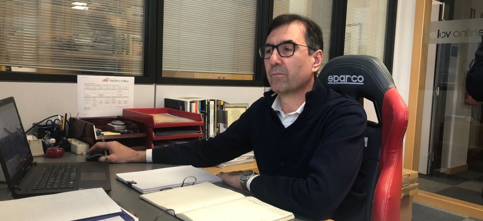 Riccardo Michieletto, Team Manager della Prima Squadra e Responsabile del Settore Giovanile di Trentino Volley, al lavoro nel suo ufficio di via Trener